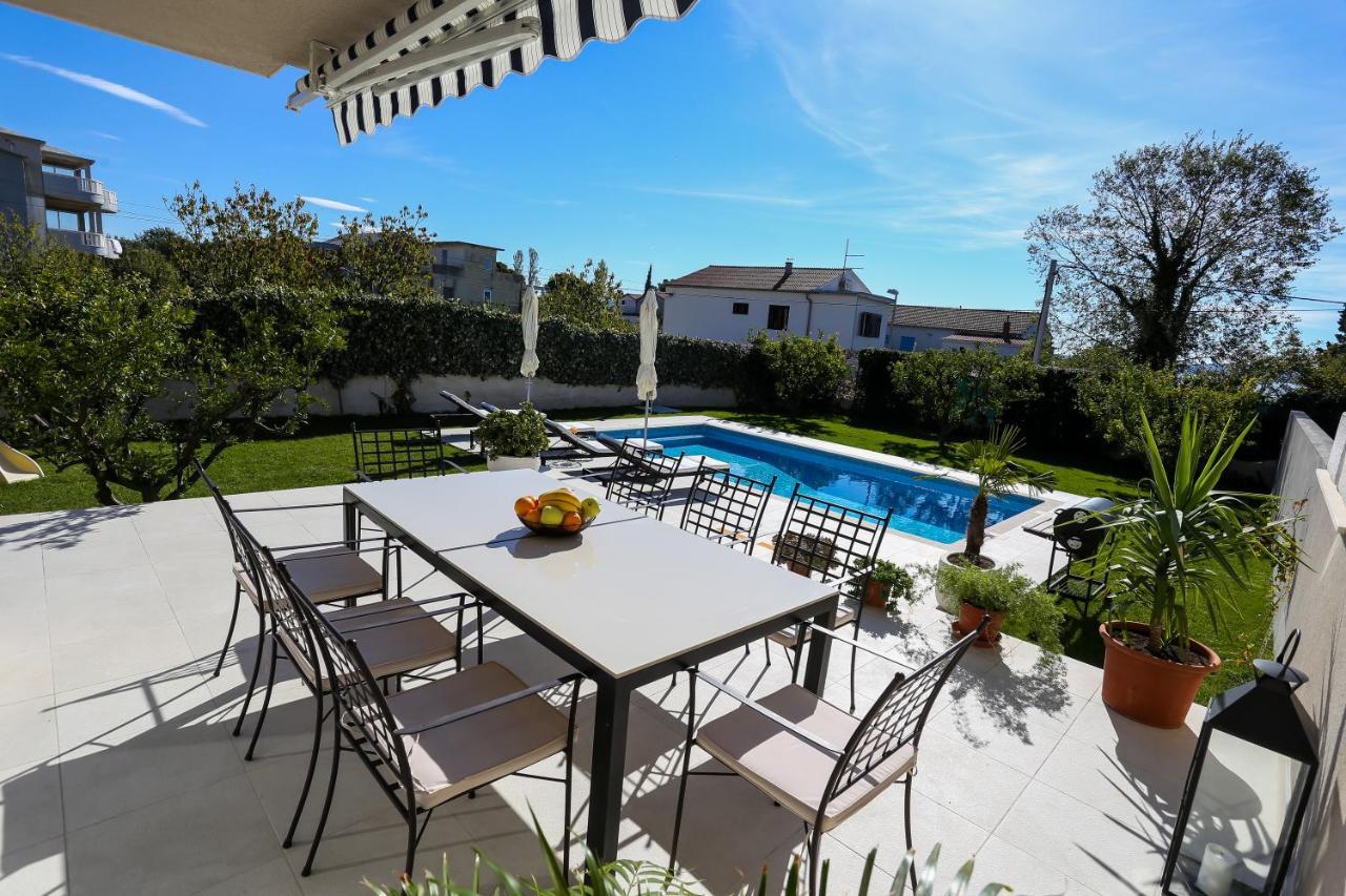 Villa Elysium - Beautiful Family House With Heated Pool Каштела Экстерьер фото