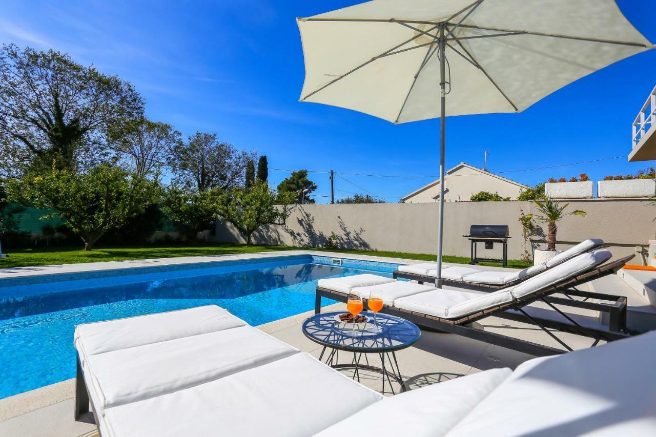 Villa Elysium - Beautiful Family House With Heated Pool Каштела Экстерьер фото