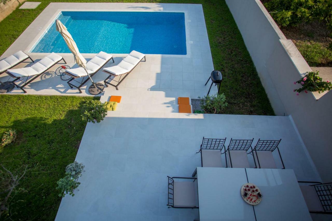 Villa Elysium - Beautiful Family House With Heated Pool Каштела Экстерьер фото