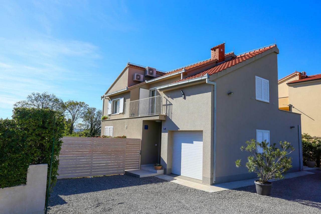 Villa Elysium - Beautiful Family House With Heated Pool Каштела Экстерьер фото