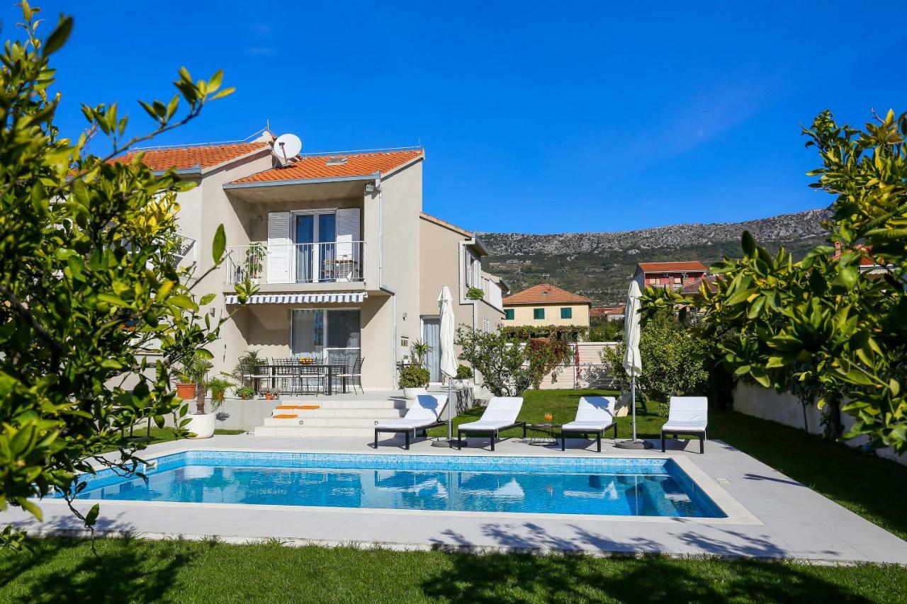 Villa Elysium - Beautiful Family House With Heated Pool Каштела Экстерьер фото