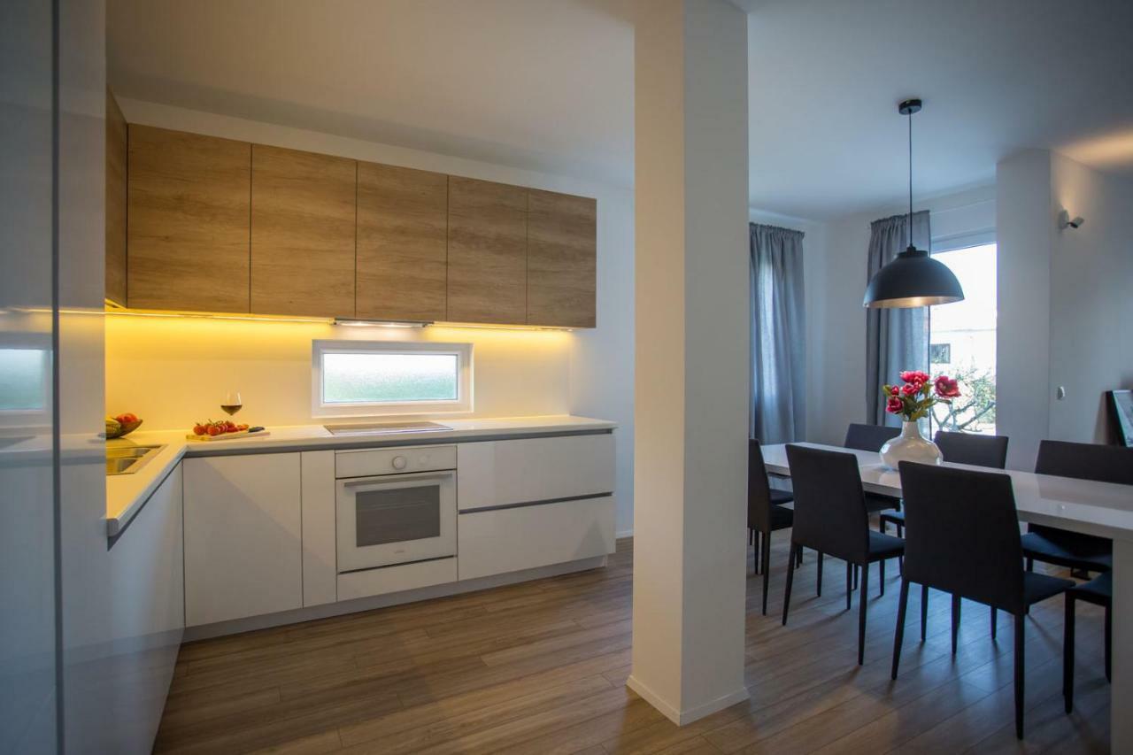 Villa Elysium - Beautiful Family House With Heated Pool Каштела Экстерьер фото