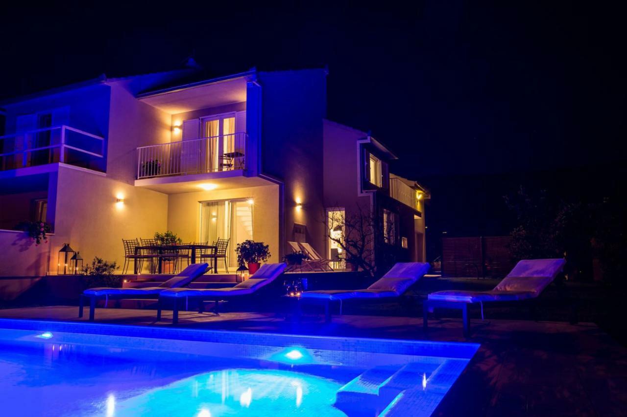 Villa Elysium - Beautiful Family House With Heated Pool Каштела Экстерьер фото