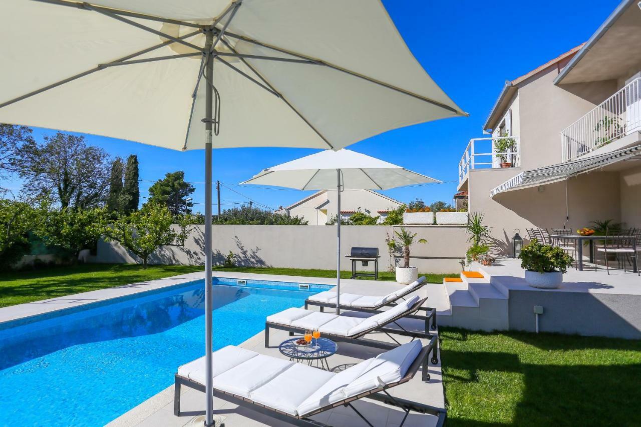 Villa Elysium - Beautiful Family House With Heated Pool Каштела Экстерьер фото