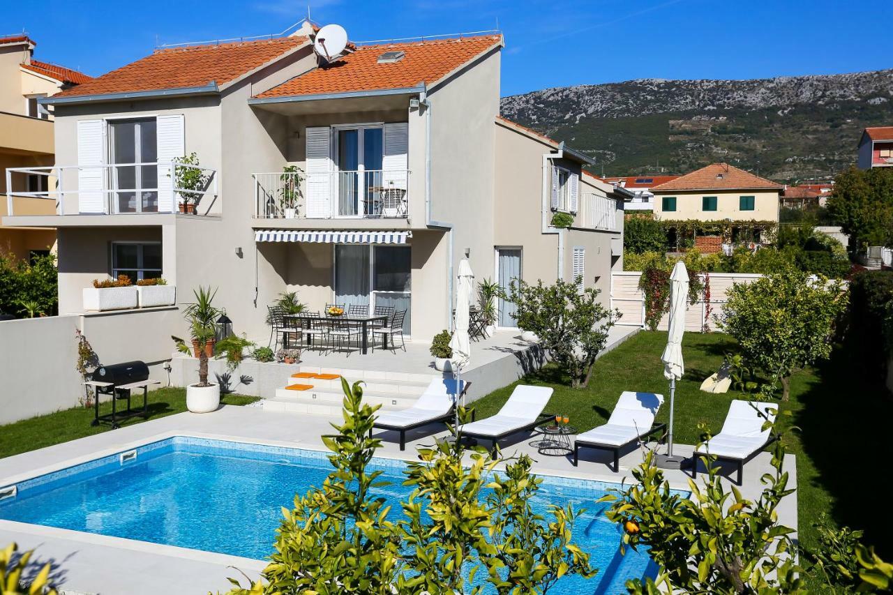 Villa Elysium - Beautiful Family House With Heated Pool Каштела Экстерьер фото